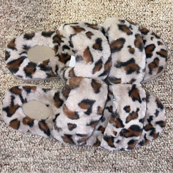 Stars‎ Above Womens Animal Print Slippers - Picture 3 of 4
